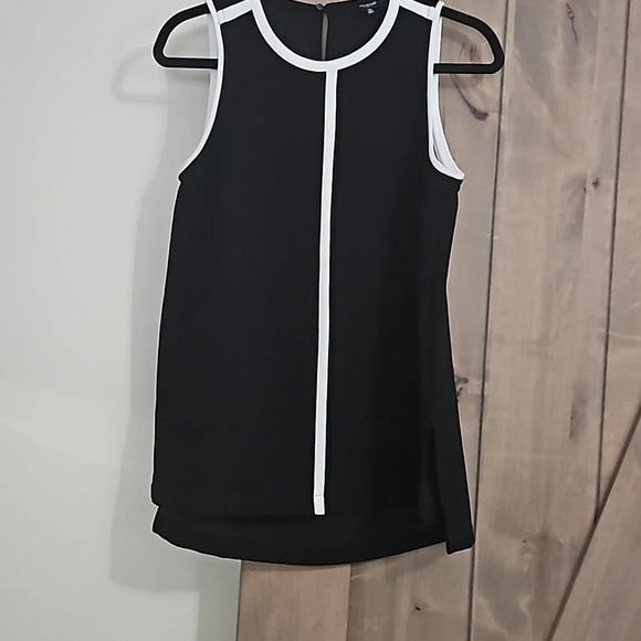 Madewell Crepe Canal tank top back and white. Size XS - Picture 6 of 12